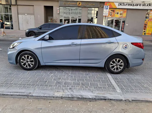 Car image 7