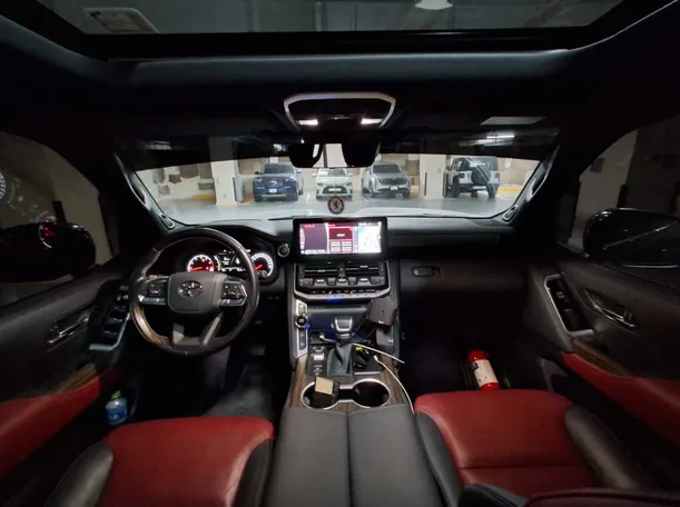 Car image 13