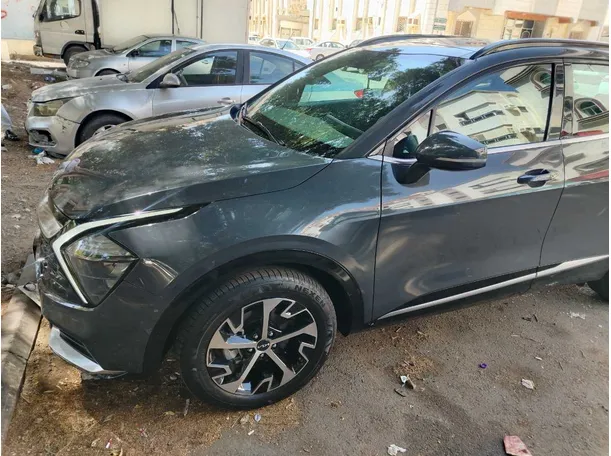 Car image 10