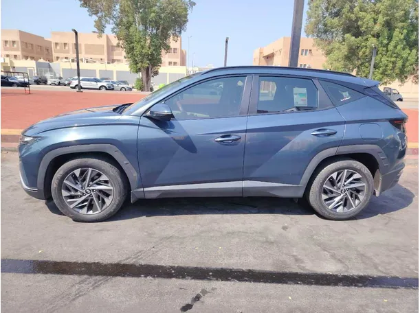 Car image 8