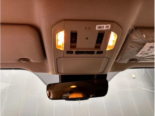 Car image 25