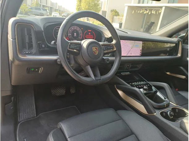 Car image 11