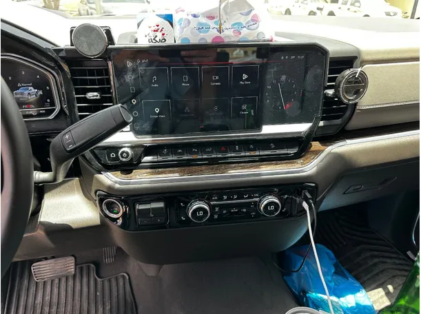 Car image 19