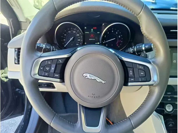 Car image 27
