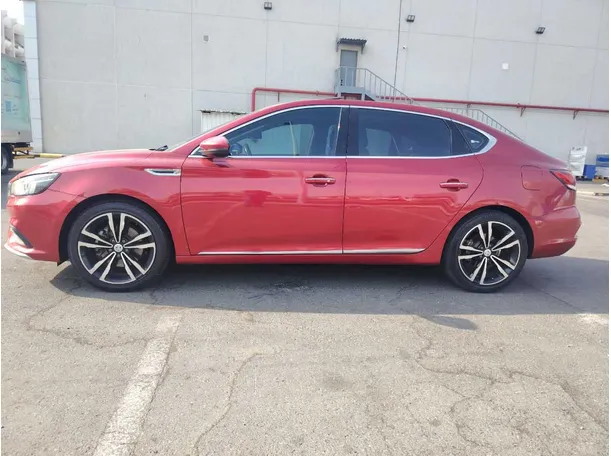 Car image 9