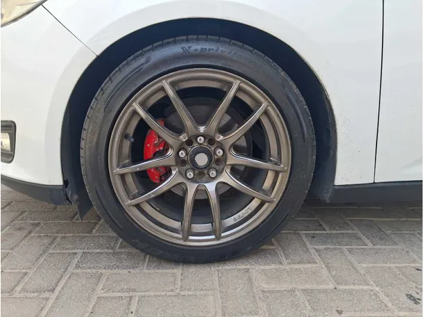 Car image 9