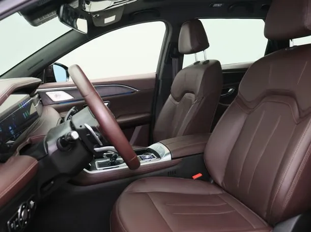 Car image 8