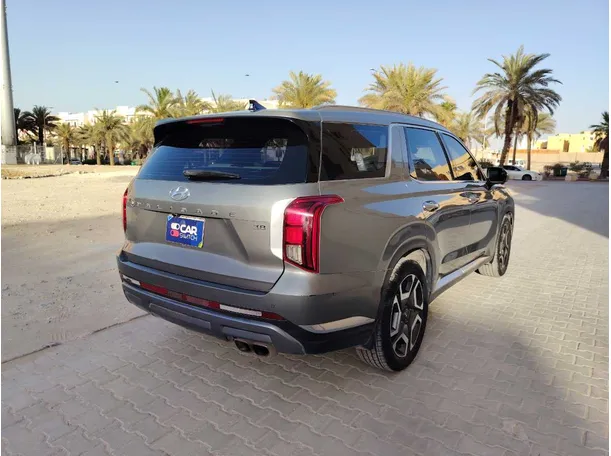 Car image 5