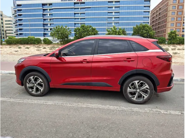 Car image 4