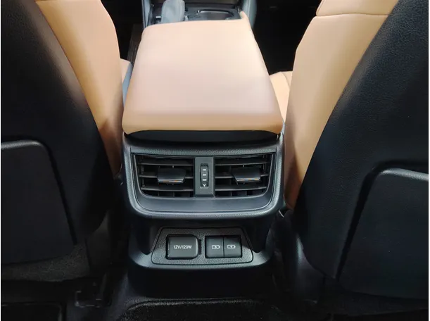 Car image 32