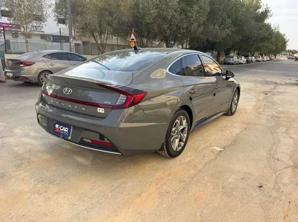 Car image 5