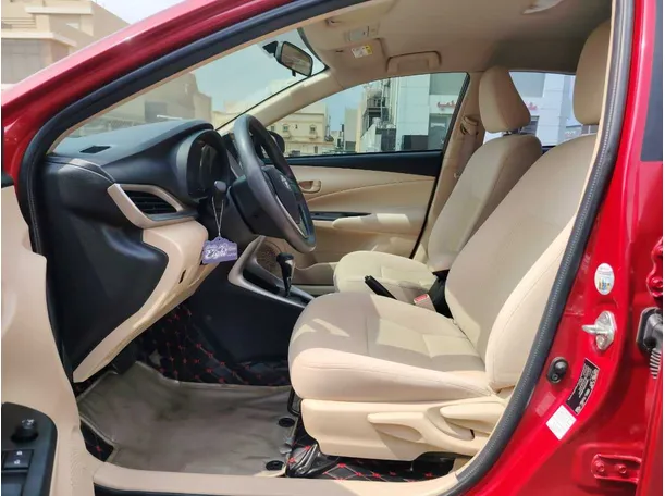 Car image 14