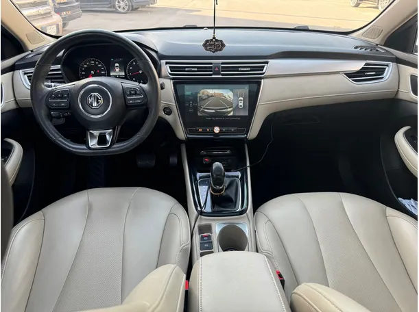 Car image 16