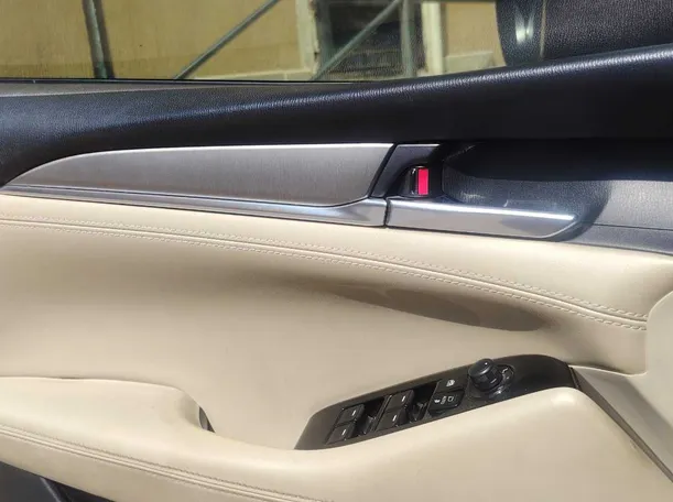 Car image 23