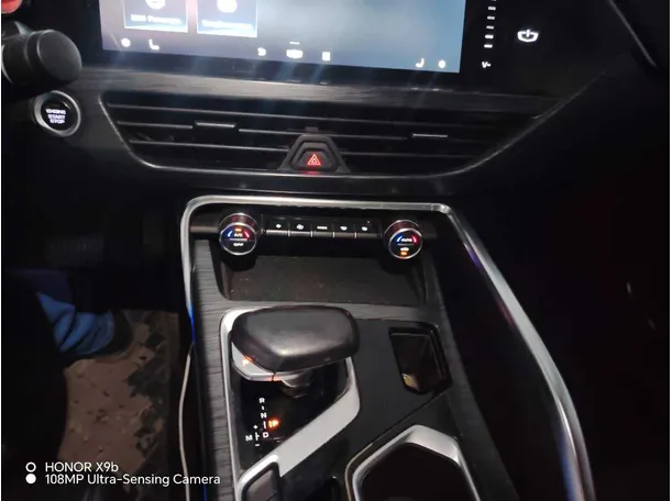 Car image 27
