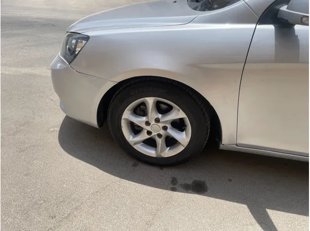 Car image 9