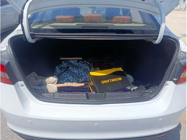 Car image 25