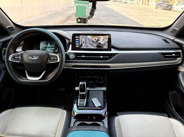 Car image 18