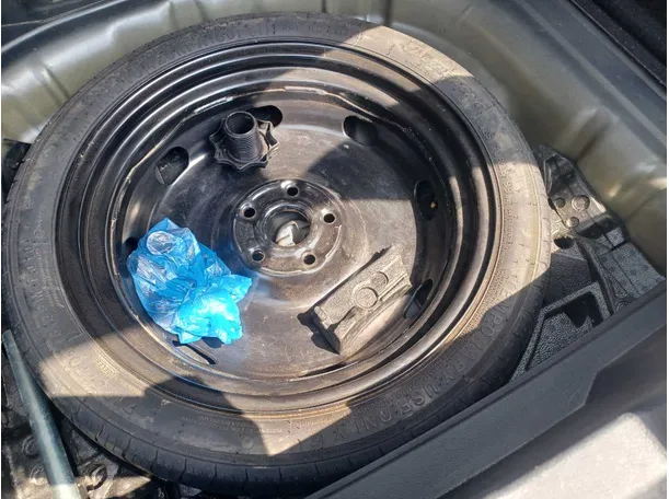 Car image 22