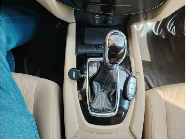 Car image 26