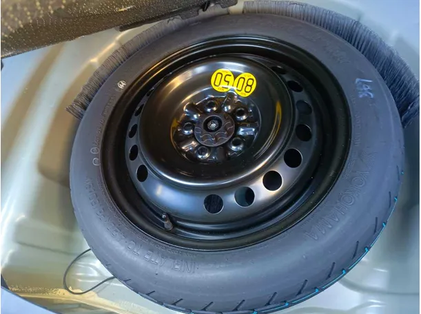 Car image 40