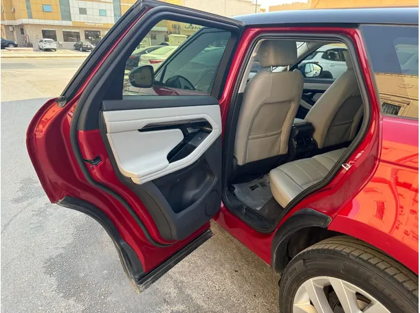 Car image 14