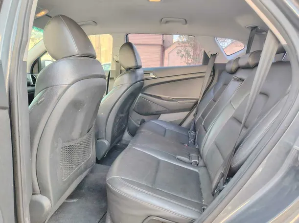 Car image 19