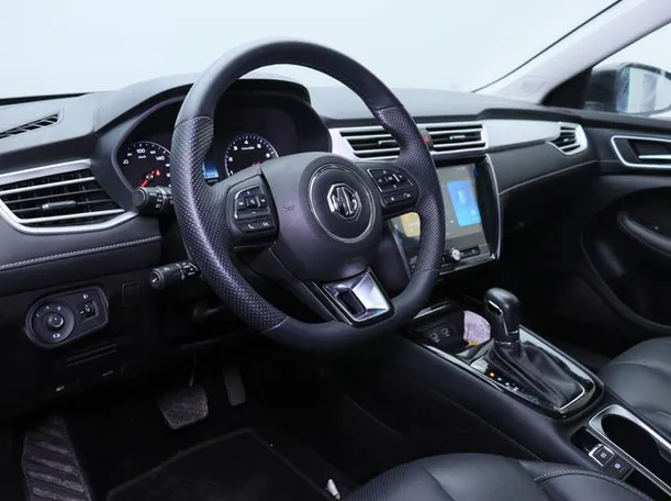 Car image 4