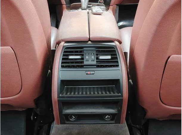Car image 32