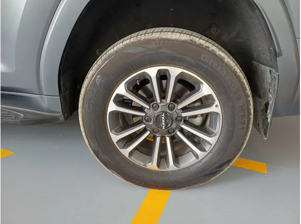 Car image 9