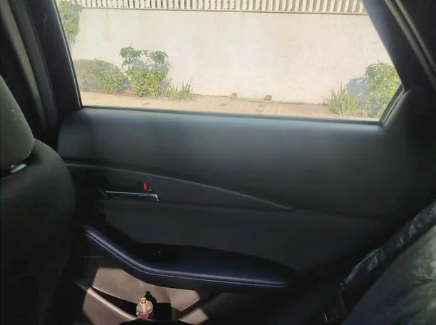 Car image 34