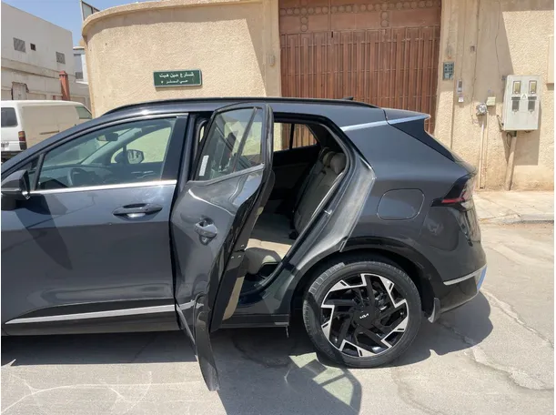Car image 15