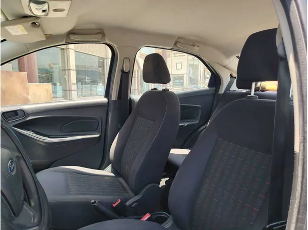 Car image 13