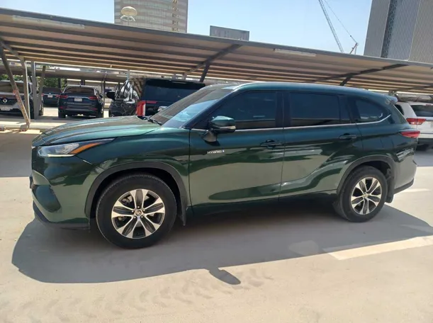 Car image 8