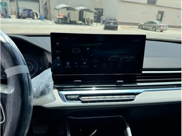 Car image 18