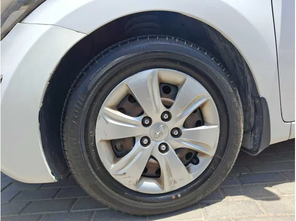 Car image 9