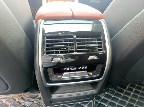 Car image 35