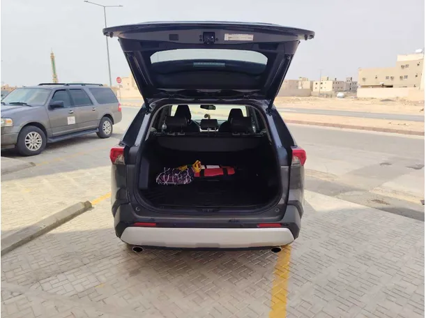 Car image 25