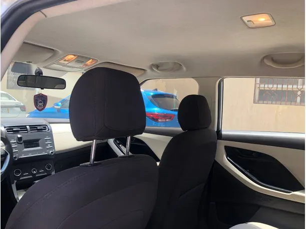 Car image 13