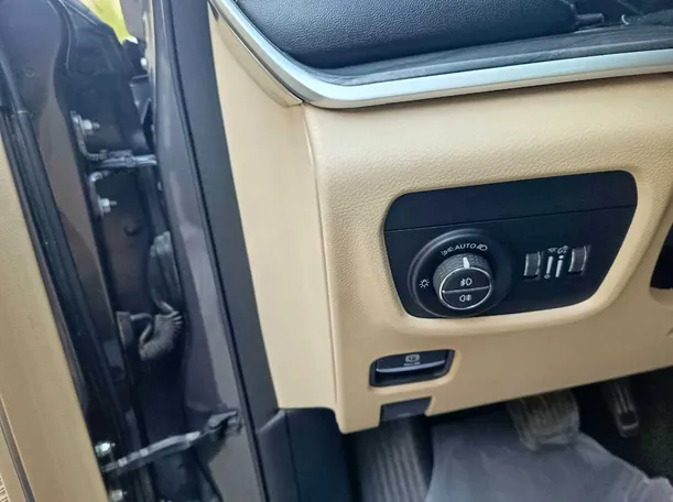 Car image 33