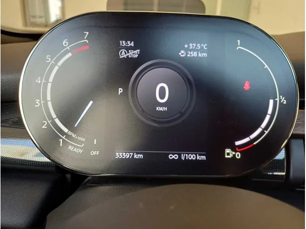 Car image 19