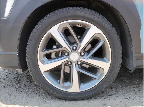 Car image 10