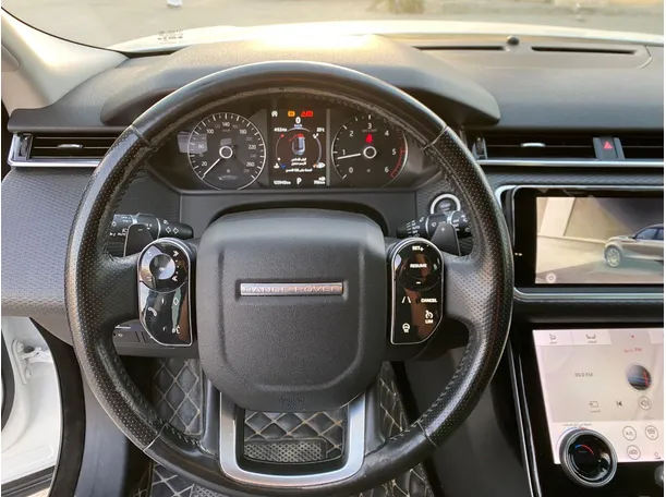 Car image 17