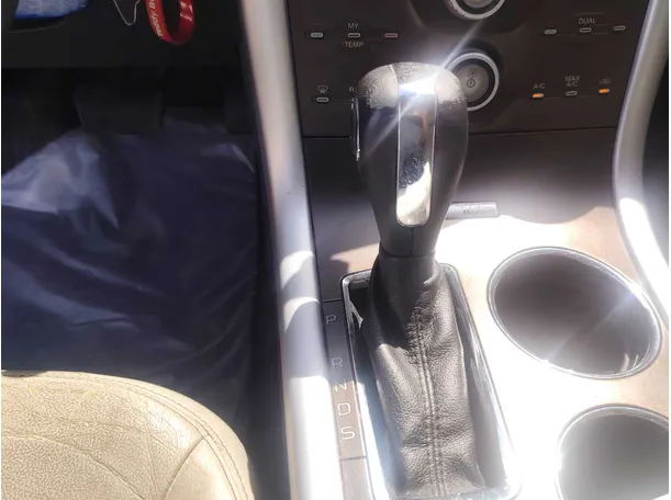 Car image 15