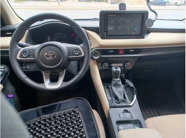 Car image 16