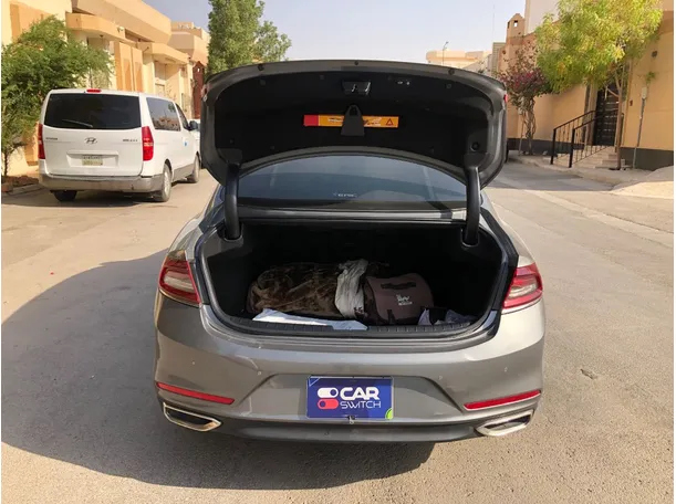 Car image 18