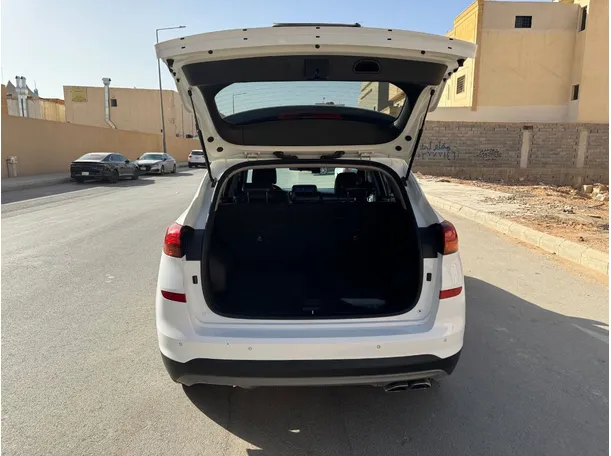 Car image 21