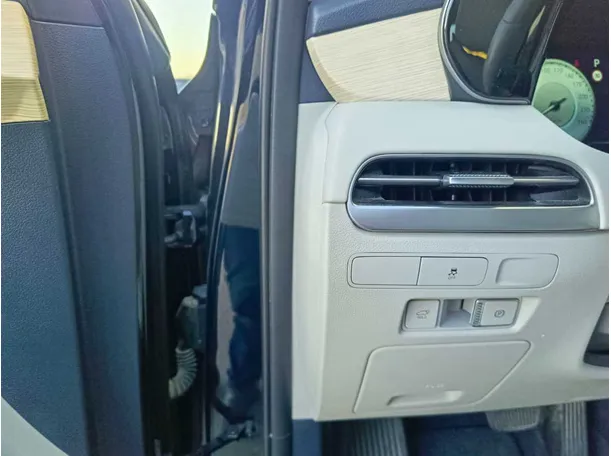 Car image 39