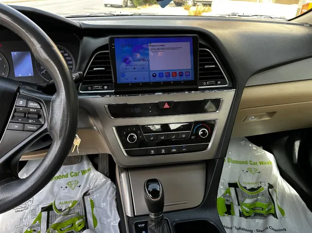 Car image 19