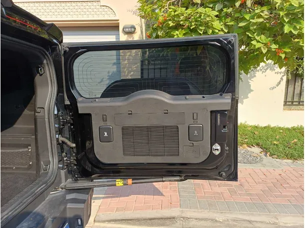 Car image 19